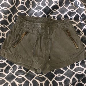 H&M OLIVE GREEN SHORTS